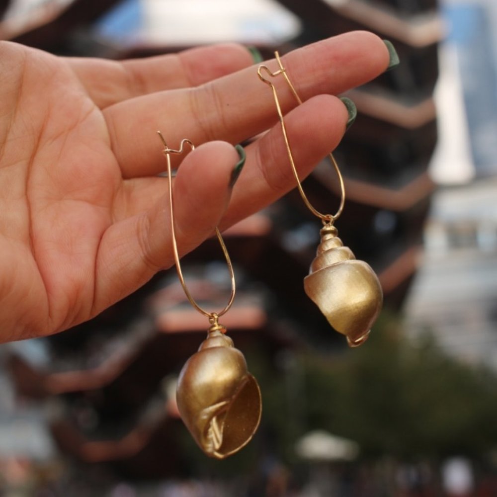 NEW Shell gold drop hook dangle conch earrings - Picture 5 of 12
